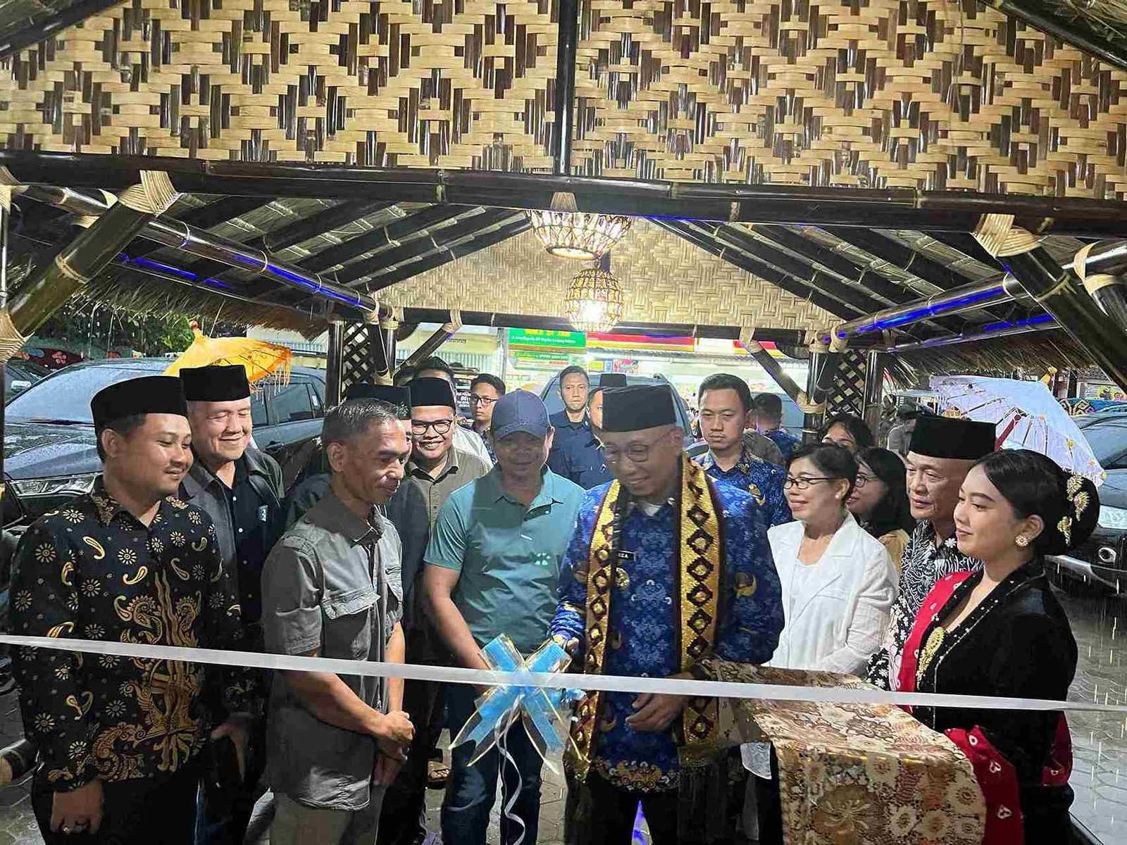 Gubernur Lampung Resmikan Grand Opening Saung Bude, Promosikan Menu Andalan Sop Simba