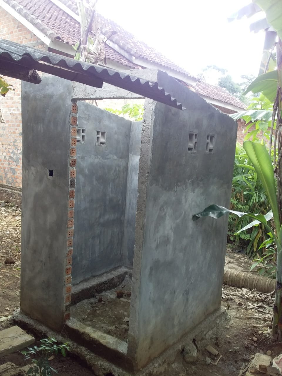 Proyek Septik Tank Dua Desa di Lampura Dikerjakan  CV Aris Putra Diduga Terbengkalai dan Belum Dibayar