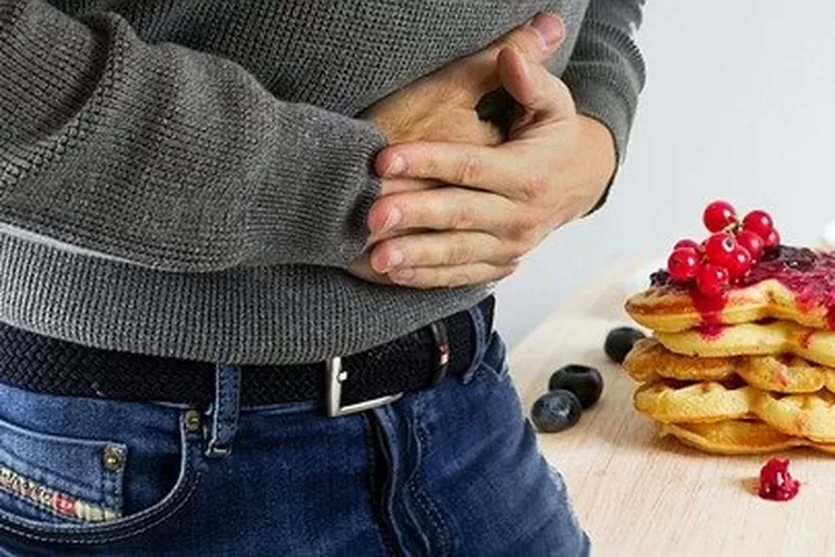 Tips Puasa Nyaman bagi Penderita Asam Lambung dan GERD