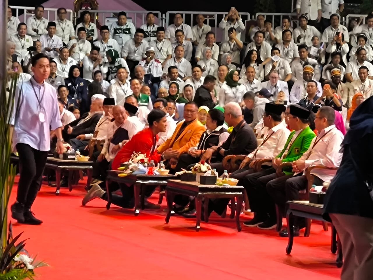 Ketum PSI Kaesang Pangarep Sungkem ke Megawati Soekarnoputri di Penetapan Nomor Urut Capres dan Cawapres 2024