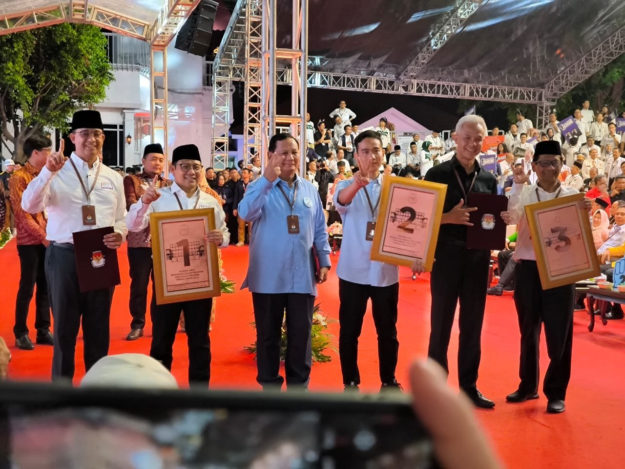 SAH! KPU Tetapkan Nomor Urut Capres dan Cawapres Pilpres 2024, Amin 1, Prabowo Gibran 2, Ganjar Mahfud 3